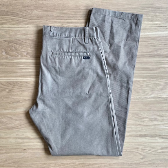 RVCA “the week-end chino” tan / khaki pant, size 32 - Picture 9 of 11